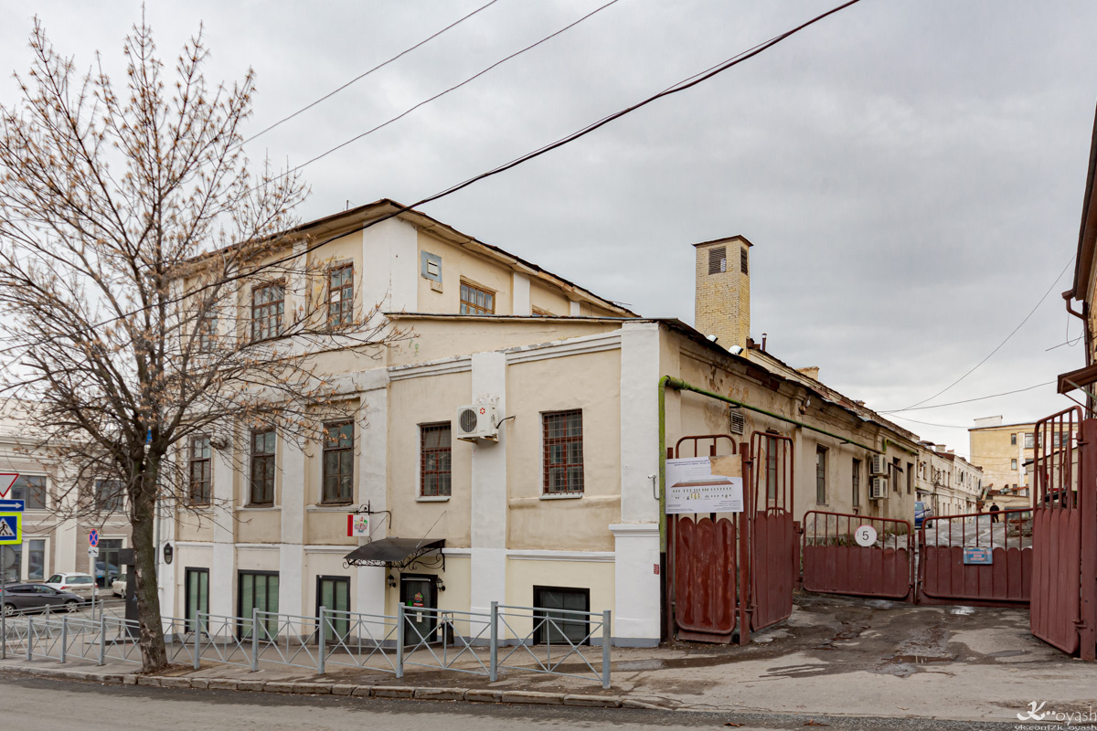 Казань, Профсоюзная улица, 3 / Улица Мусы Джалиля, 19