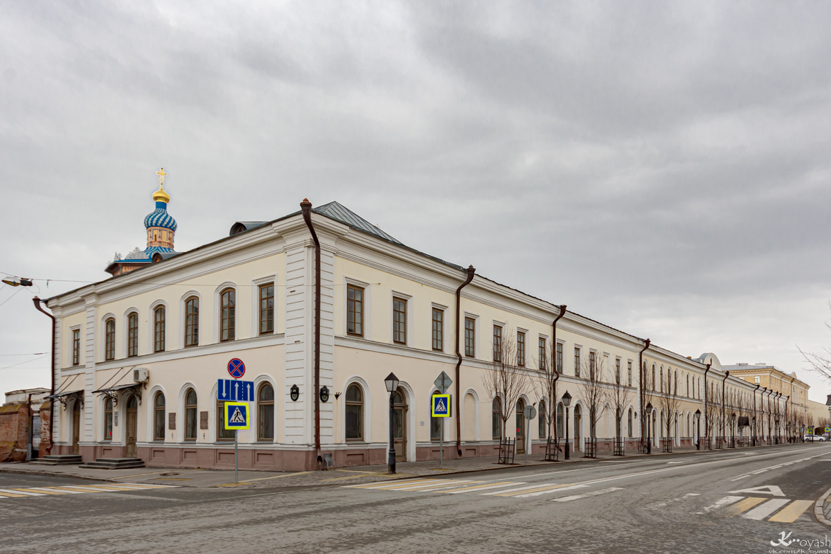 Казань, Кремлёвская улица, 4 / Улица Чернышевского, 5 лит 1-10