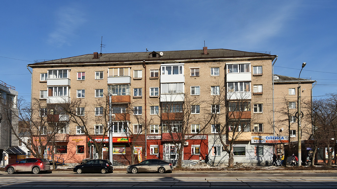 Пермь, Улица Крупской, 35 / Улица КИМ, 96