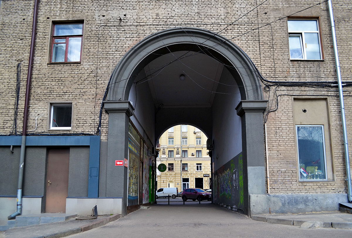 Харьков, Павловская площадь, 8