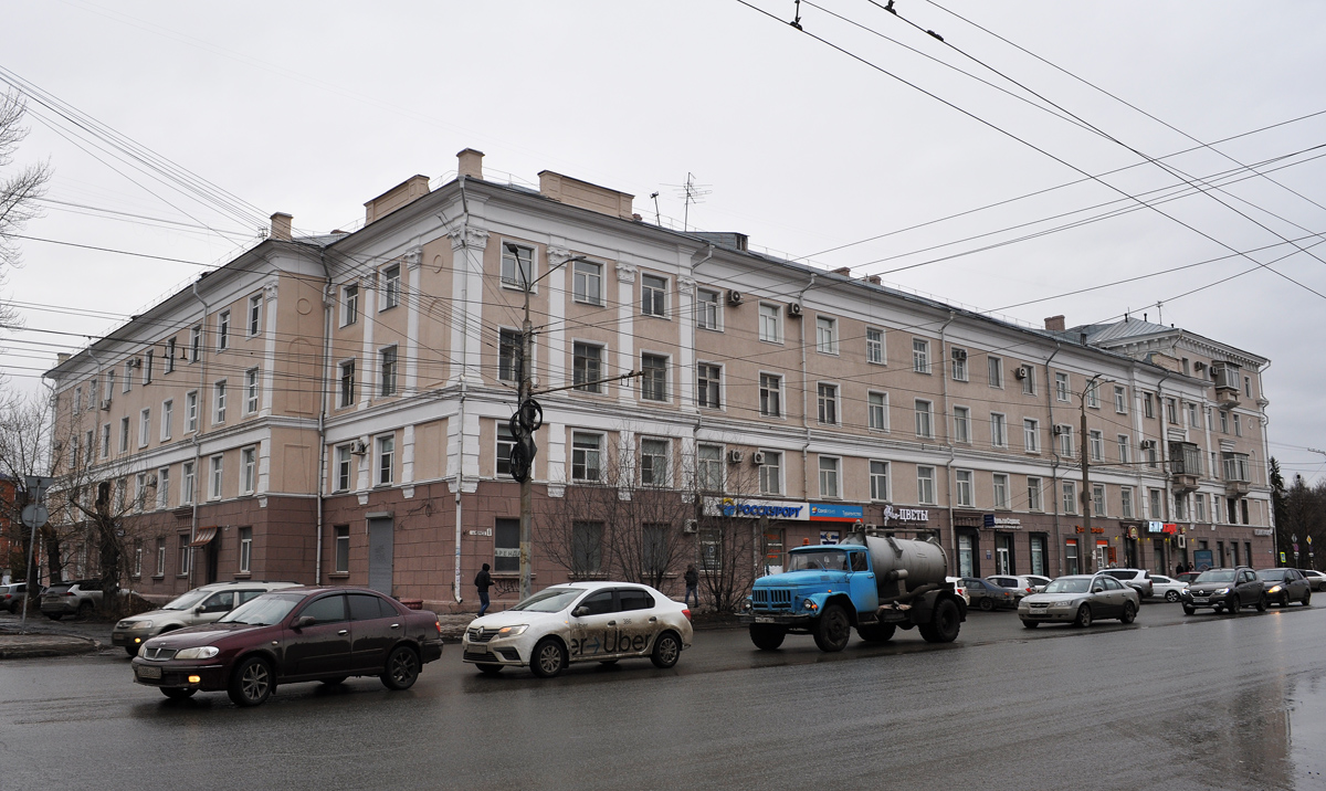 Омск, Проспект Карла Маркса, 6 / Съездовская улица, 19