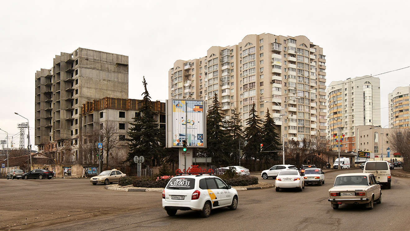 Пятигорск, Проспект Калинина, 92 корп. 5; Первомайская, 2 корп. 2; ​Проспект Калинина, 92 корп. 3 / улица Дунаевского, 1 корп. 3