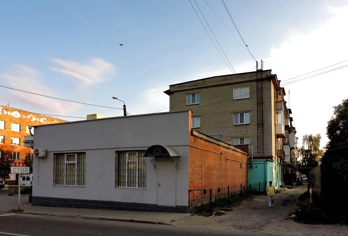 Ахтырка, Улица Батюка, 32; Улица Батюка, 32*