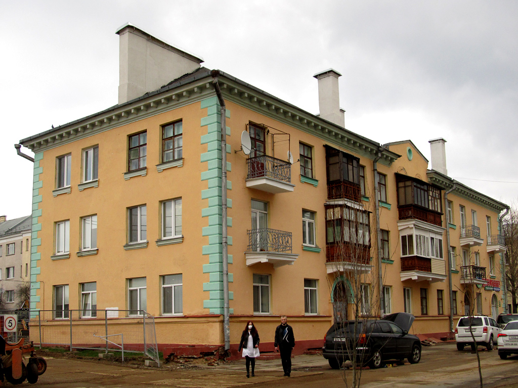 Минск, Улица Чеботарёва, 14 / Стахановская улица, 6