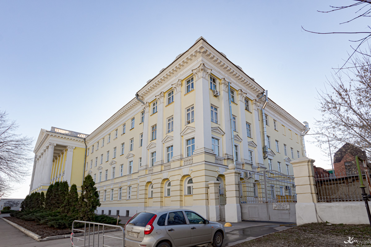 Казань, Кремлёвская улица, 29 / Улица Лобачевского, 1