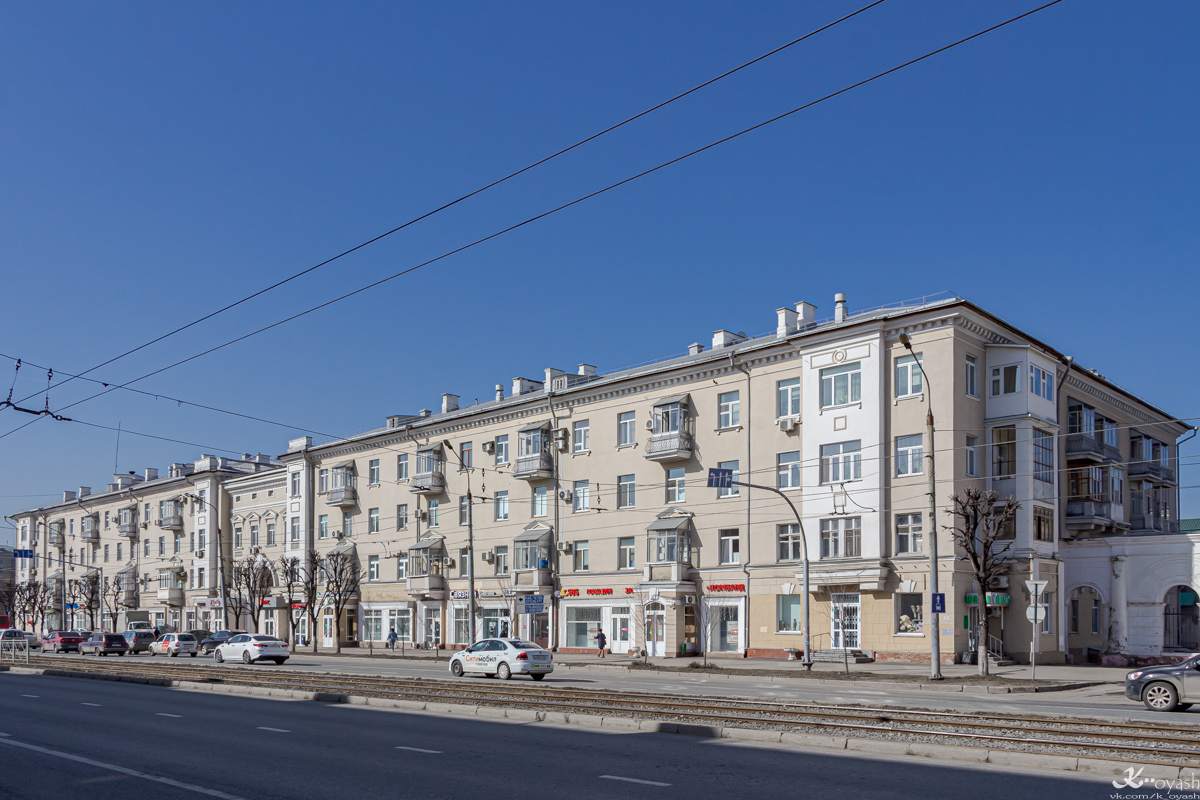 Казань, Улица Восстания, 42 / Улица Декабристов, 187