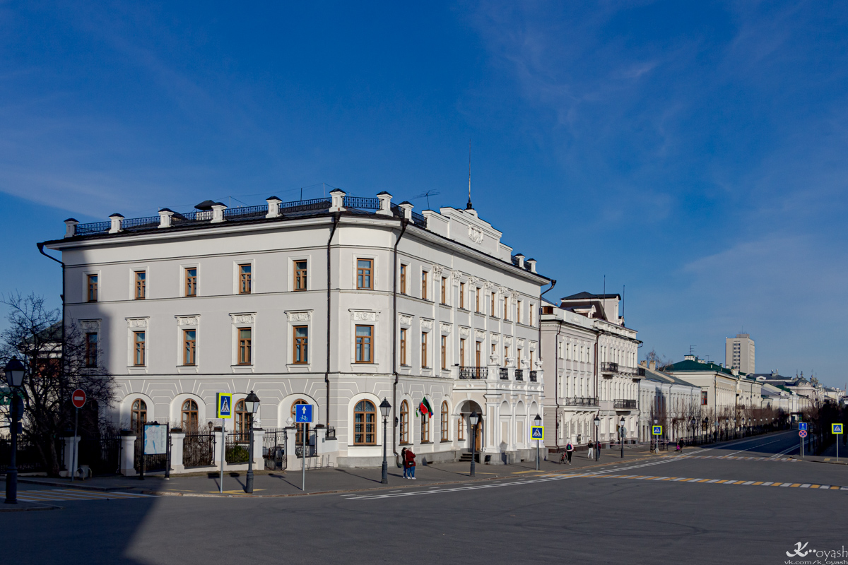 Казань, Кремлёвская улица, 1; Кремлёвская улица, 3-5; Кремлёвская улица, 7 / Улица Миславского, 1