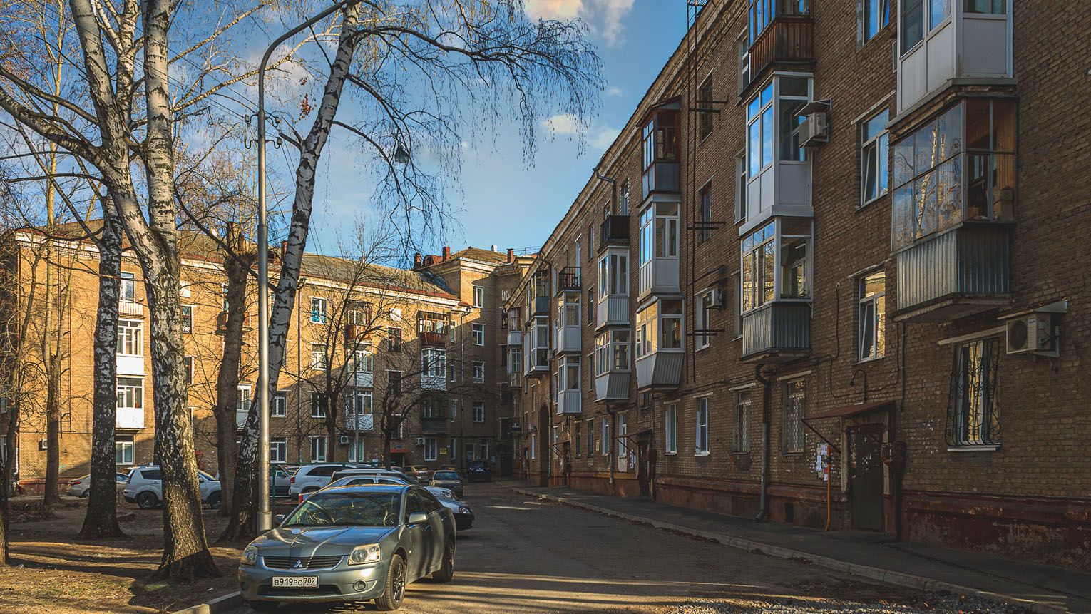 Уфа, Кольцевая улица, 24 / Улица Конституции, 10