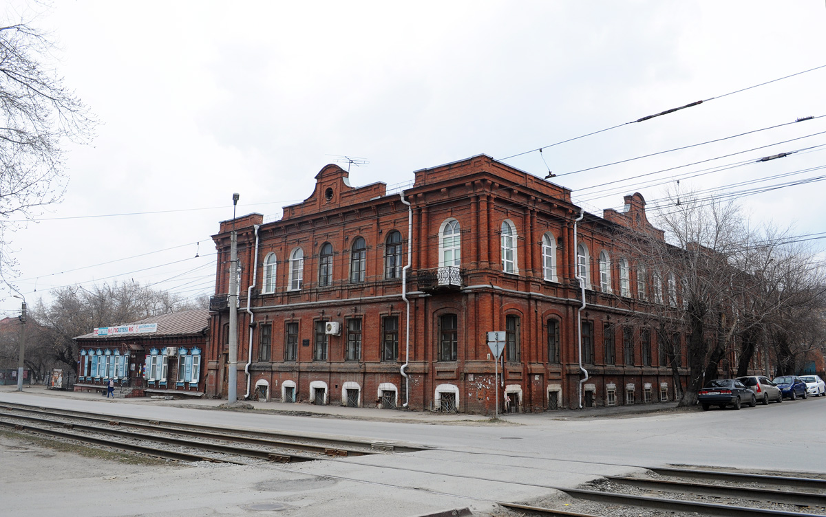 Омск, Улица Лермонтова, 39; Улица Лермонтова, 41 / Учебная улица, 38