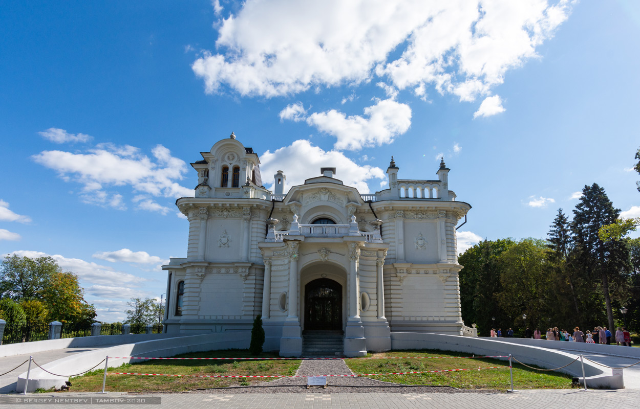 Тамбов, Набережная улица, 22 / Улица Гоголя, 1