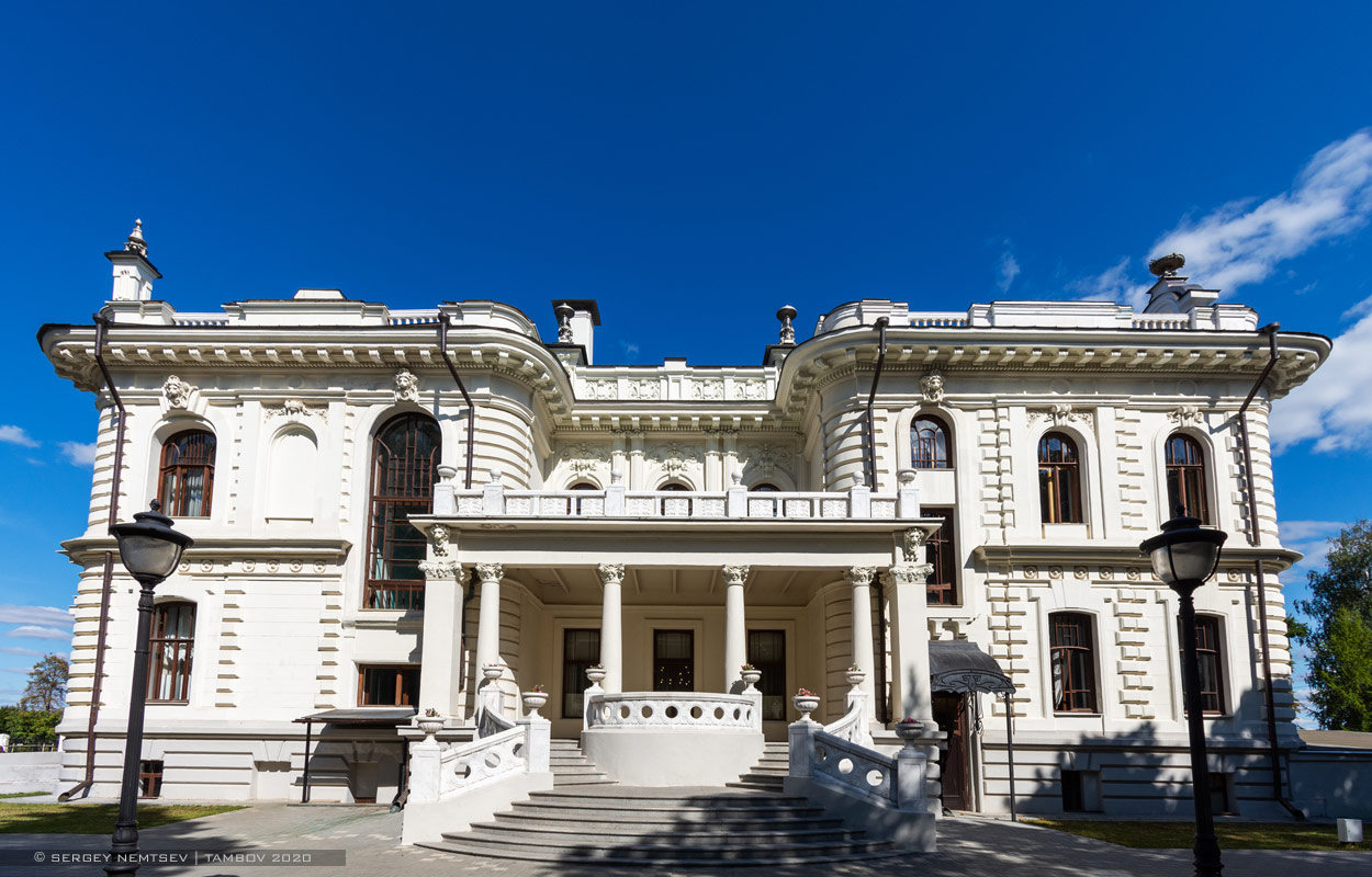Тамбов, Набережная улица, 22 / Улица Гоголя, 1