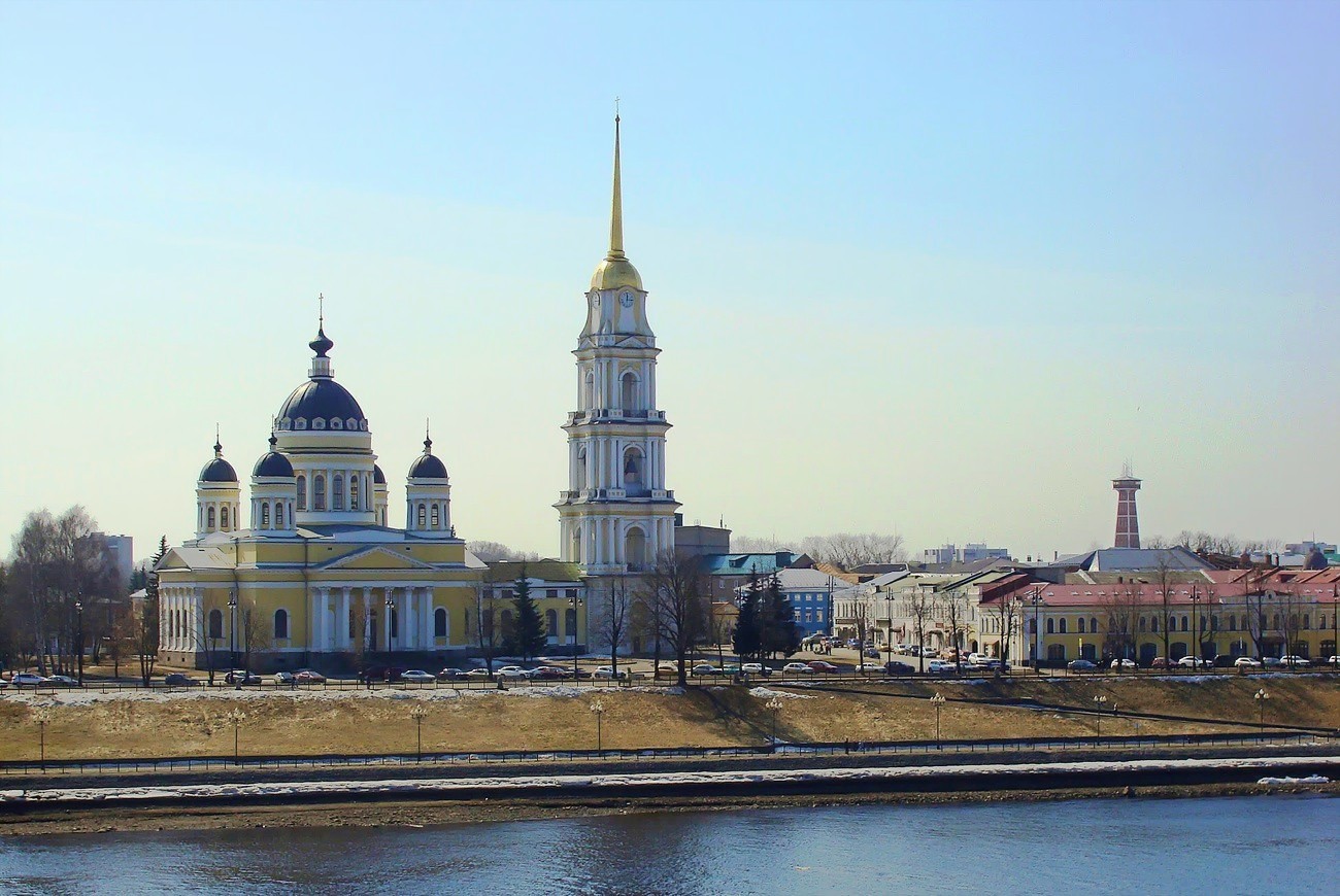 Rybinsk, Крестовая улица, 2