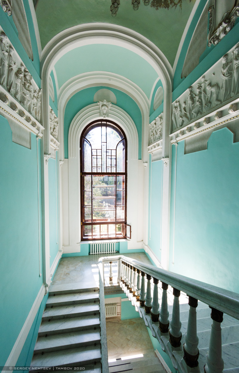 Тамбов, Набережная улица, 22 / Улица Гоголя, 1