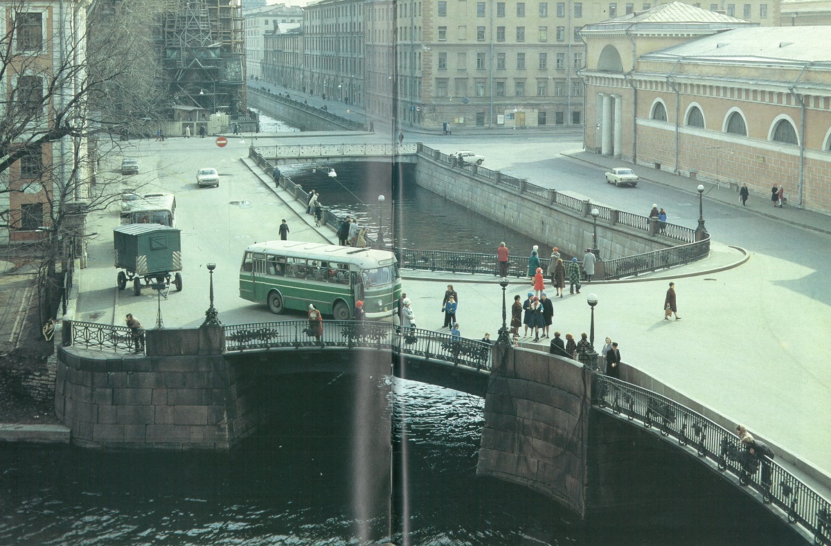 Санкт-Петербург, Конюшенная площадь, 1; Конюшенная площадь, 2 лит. Д; Театральный мост. Санкт-Петербург — Панорамы