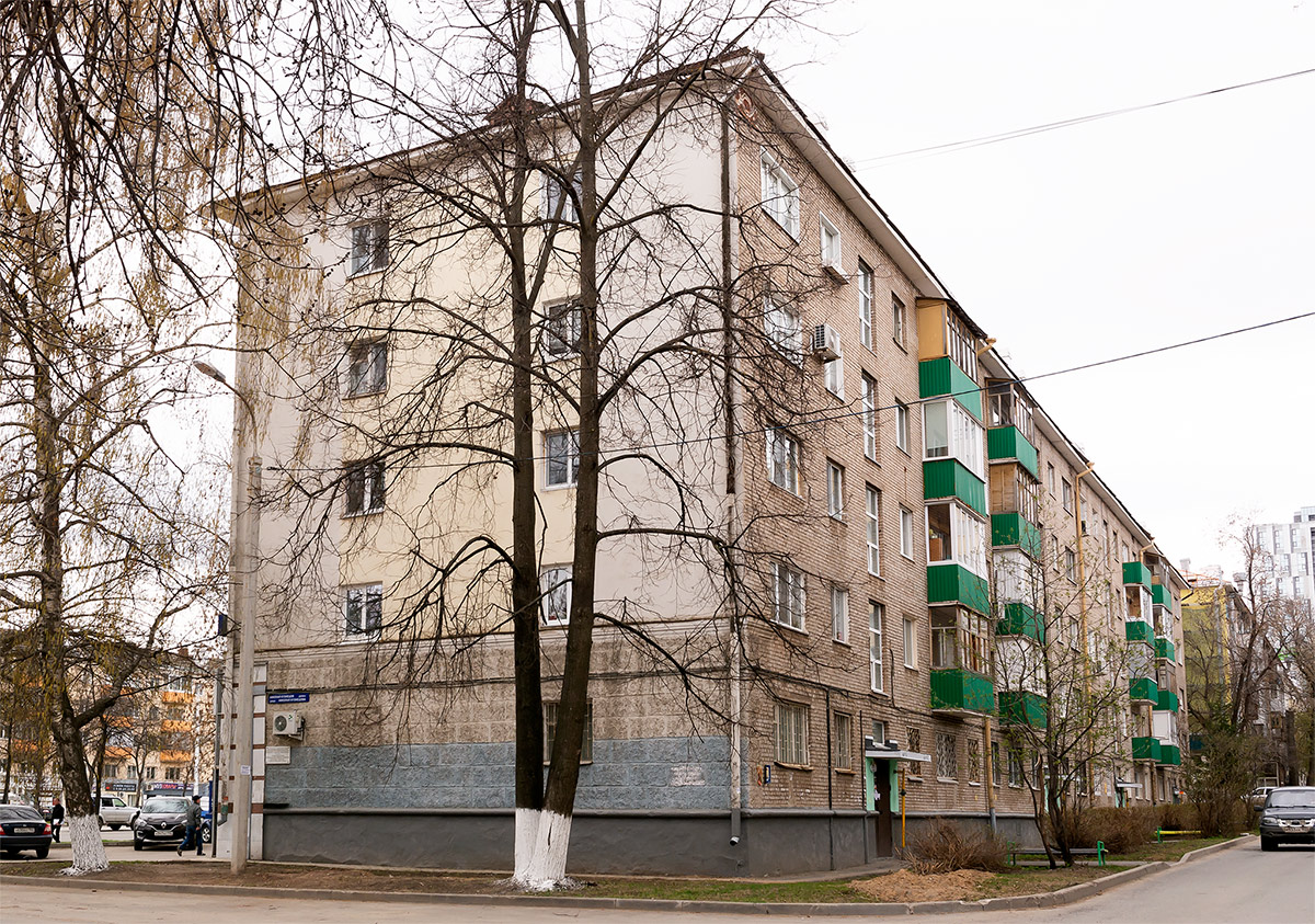 Уфа, Проспект Октября, 111 / Улица Николая Кузнецова, 8