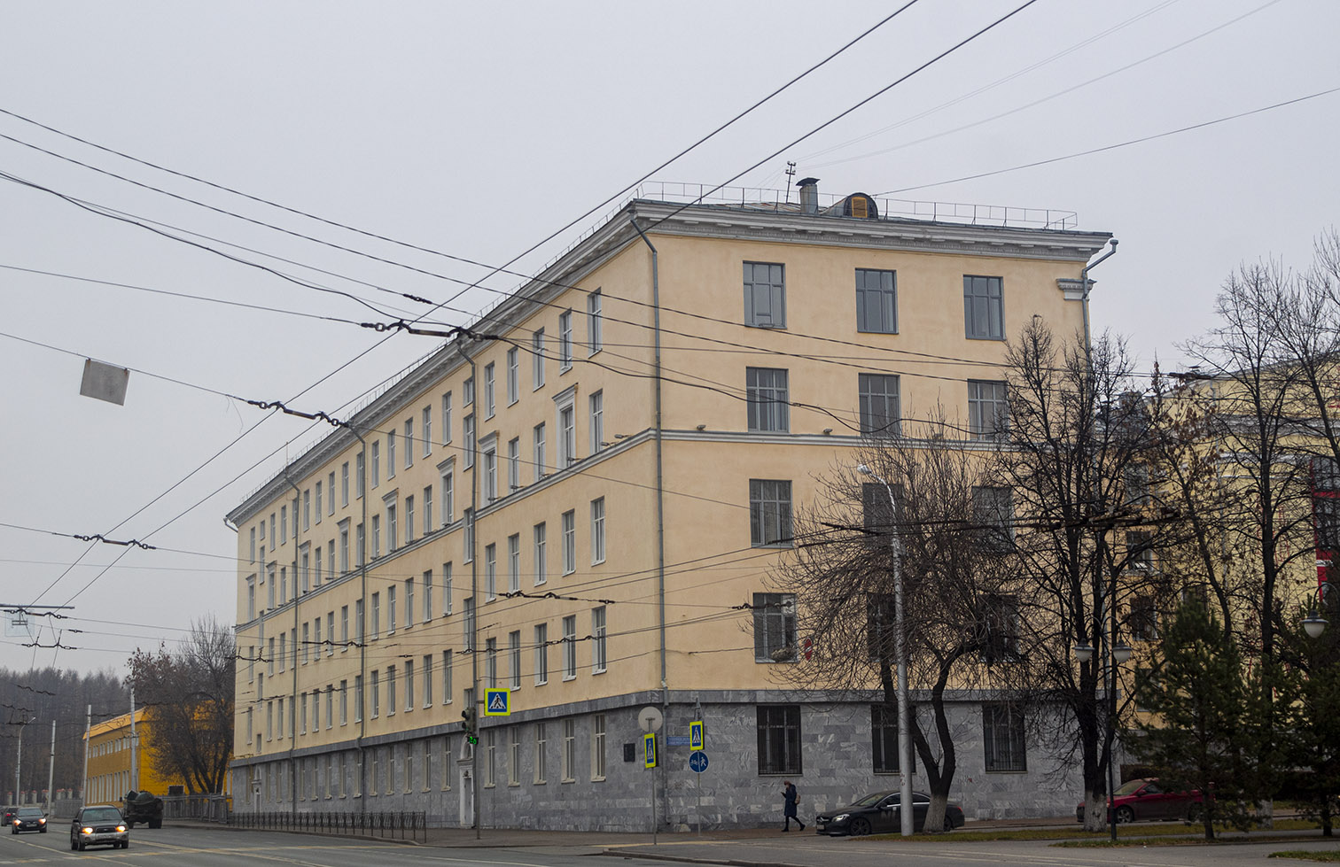 Ufa, Улица Космонавтов, 1 / Улица Комарова, 22