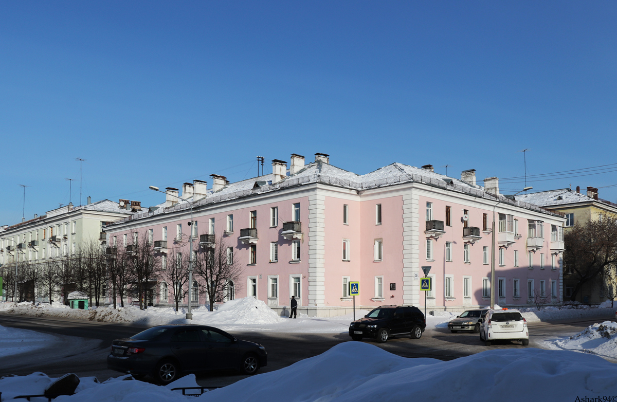 Zheleznogorsk, Улица Ленина, 15 / Октябрьская улица, 30
