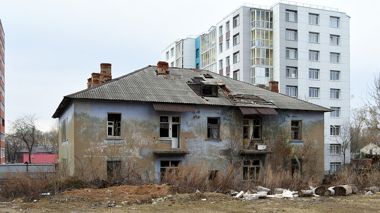 Пермь, Улица Красных Командиров, 10; Улица Гастелло, 5