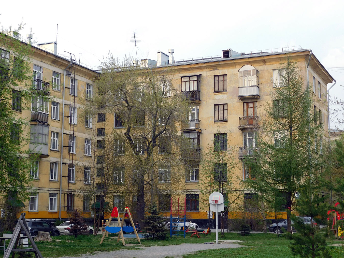 Новосибирск, улица Александра Невского, 8 / 2-й Краснодонский переулок, 9