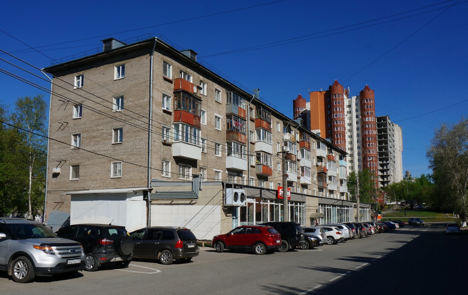 Пермь, Улица Толмачёва, 39 / Петропавловская улица, 76; Улица Толмачёва, 17