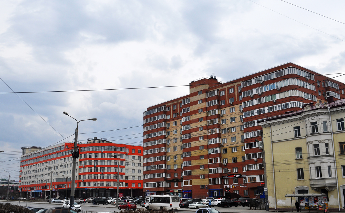 Омск, Улица 10 лет Октября, 50 / Степная улица, 72; Улица 10 лет Октября, 70