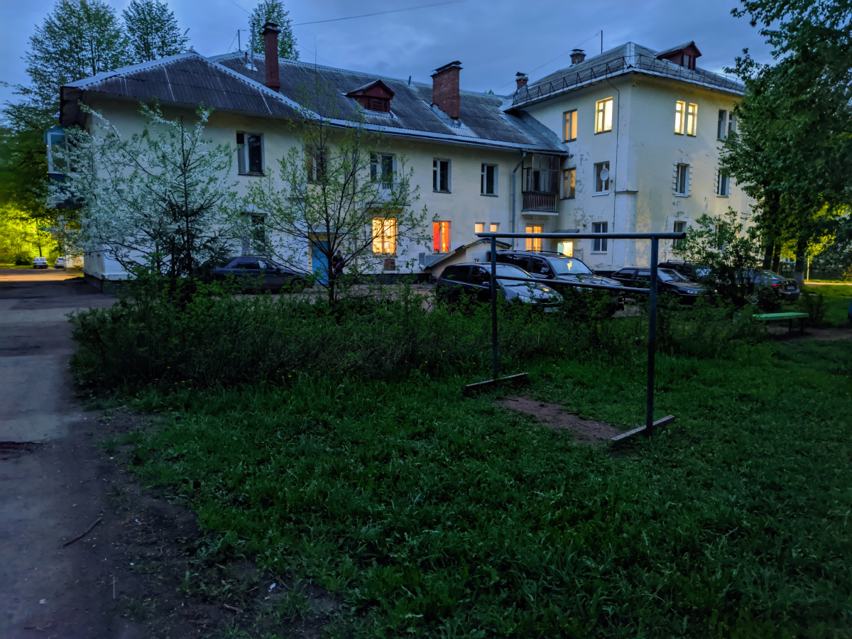 Глазов, Школьная улица, 1 / Улица Белинского, 10