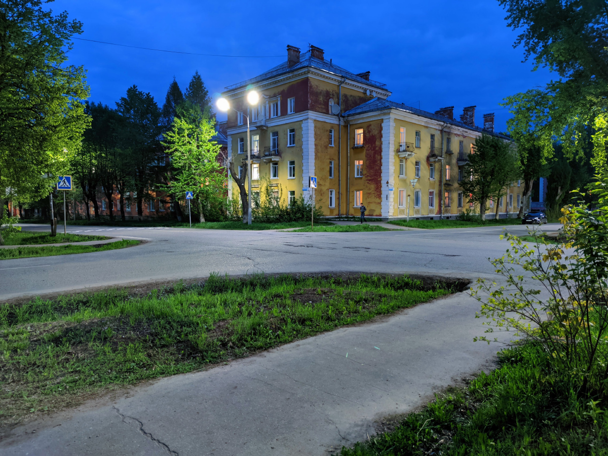Glazov, Советская улица, 11 / Улица Дзержинского, 17
