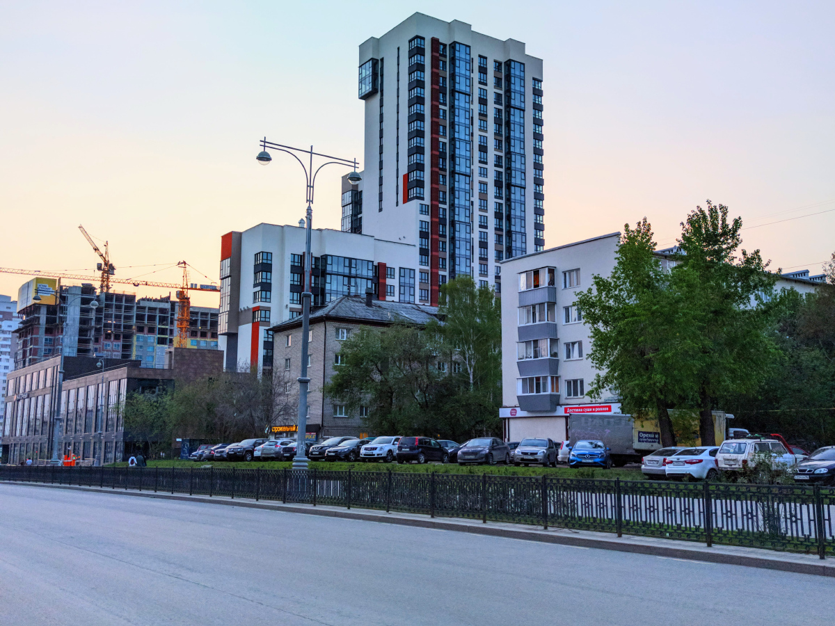 Екатеринбург, Улица Татищева, 18; Улица Татищева, 16; Улица Татищева, 14