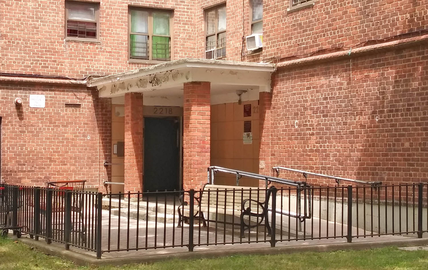 Нью-Йорк, Batchelder Street, 2218