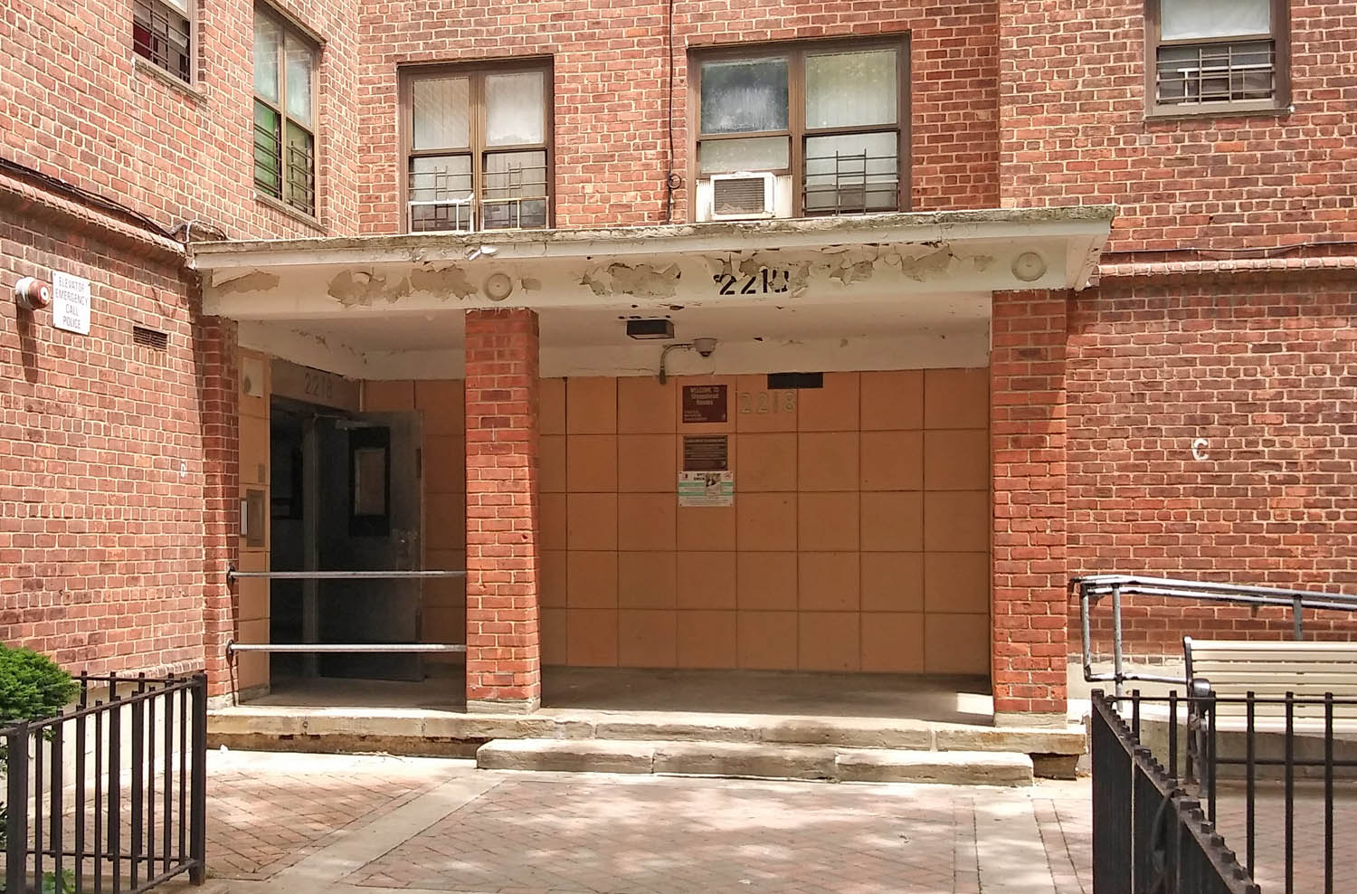 Нью-Йорк, Batchelder Street, 2218