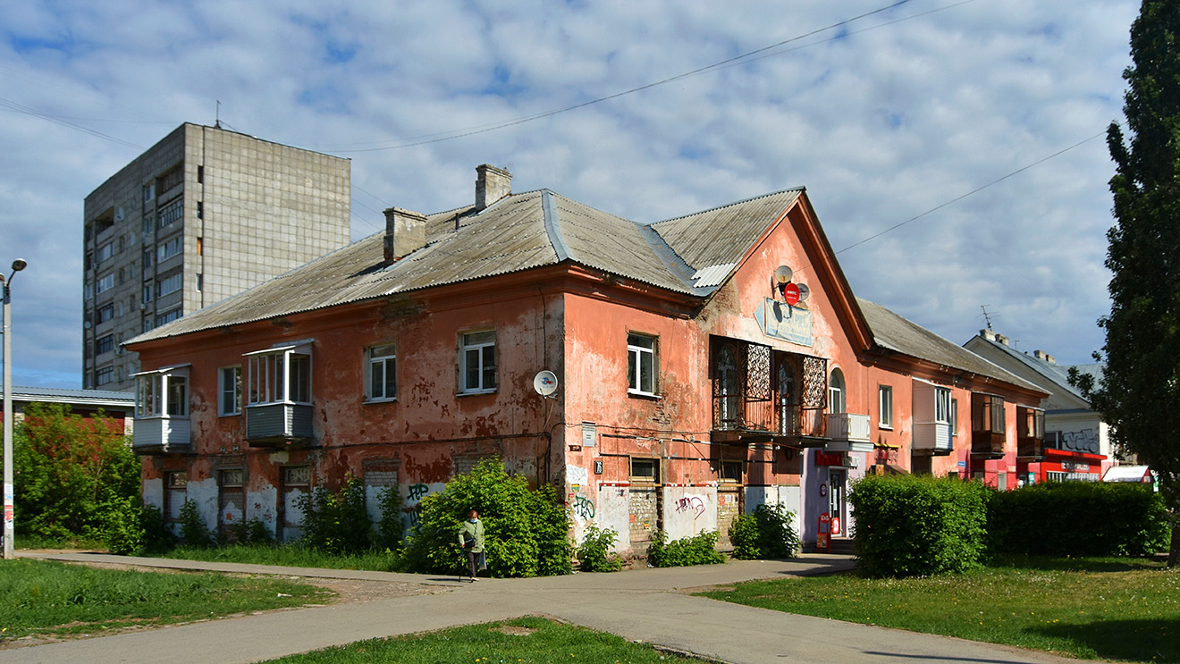 Пермь, Улица Подводников, 9; Улица Карпинского, 76​ / Конноармейская улица, 31