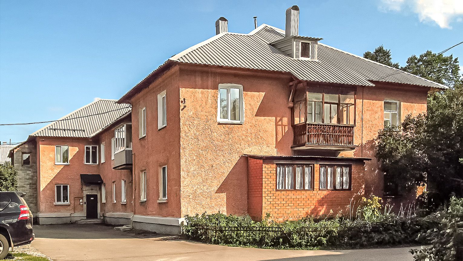 Салават, Бульвар Матросова, 19​ / Улица Гафури, 11