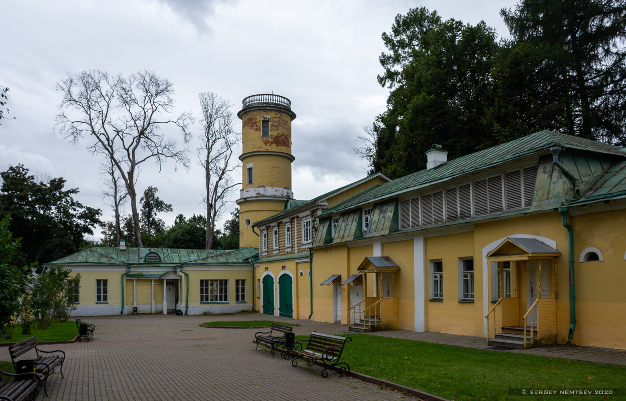 Gorki Leninskie, Главная аллея