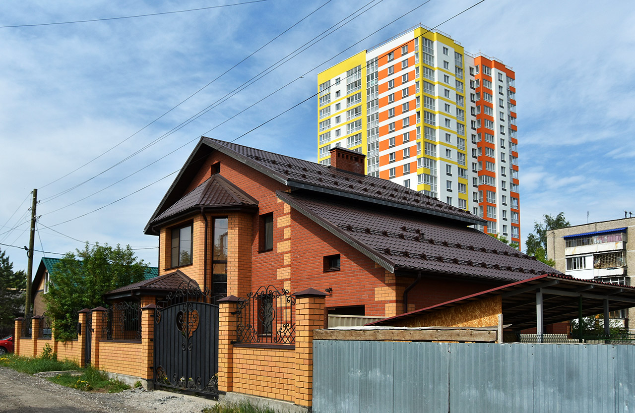 Пермь, 1-я Карьерная улица, 28; Улица Космонавта Беляева, 61В