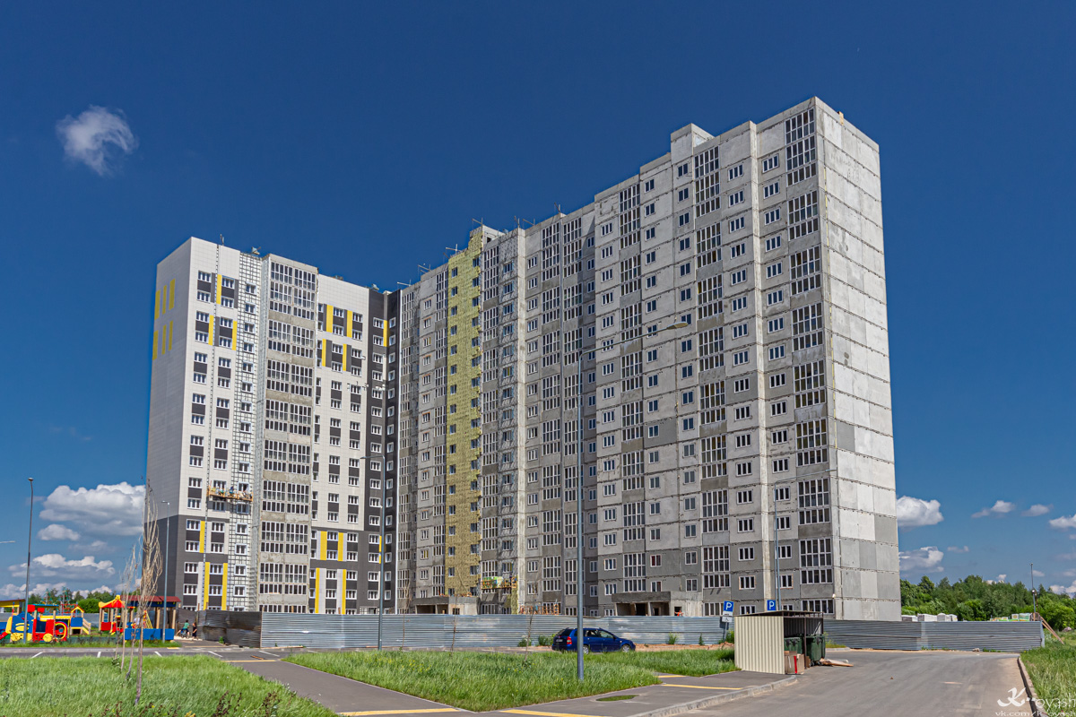 Казань, Улица Генерала Махмута Гареева, 11 / Улица Альфии Авзаловой, 2