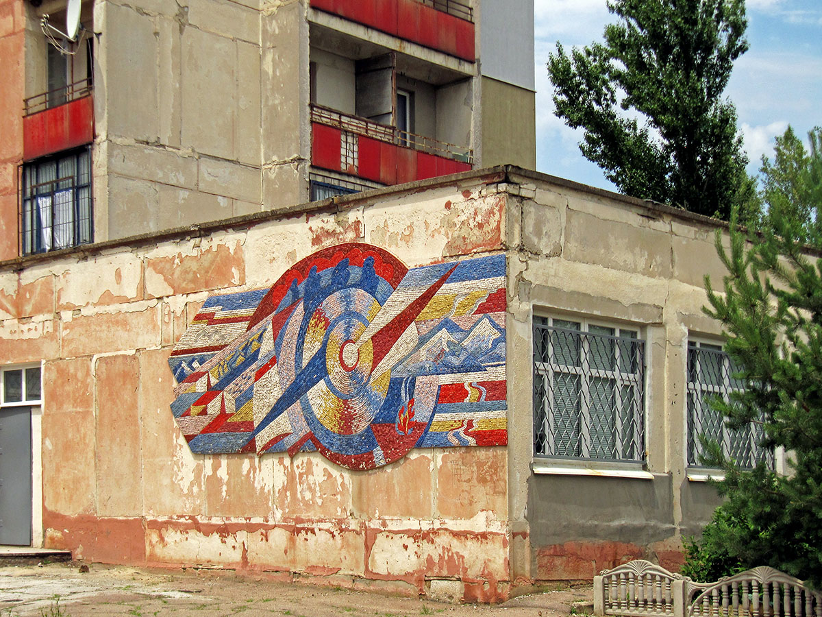 Рубежное, Московский проспект, 12. Монументальное искусство (мозаики, росписи, барельефы, сграфито)