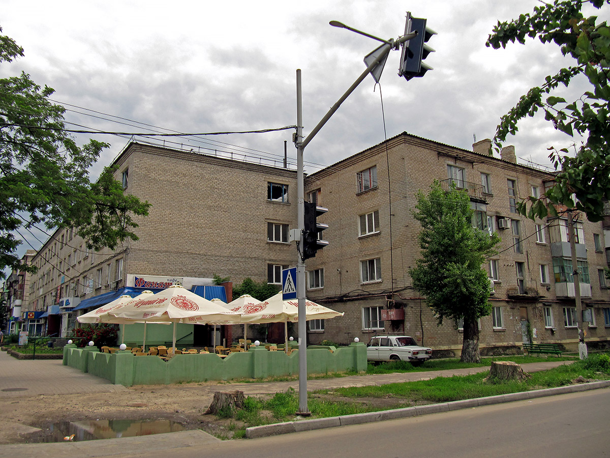 Рубежное, Улица Менделеева, 12; Студенческая улица, 34