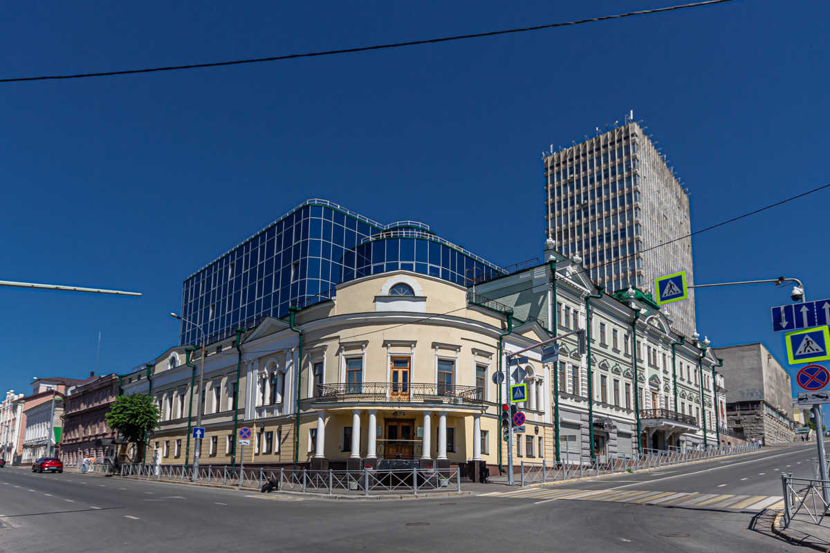 Казань, Астрономическая улица, 15 / Профсоюзная улица, 19
