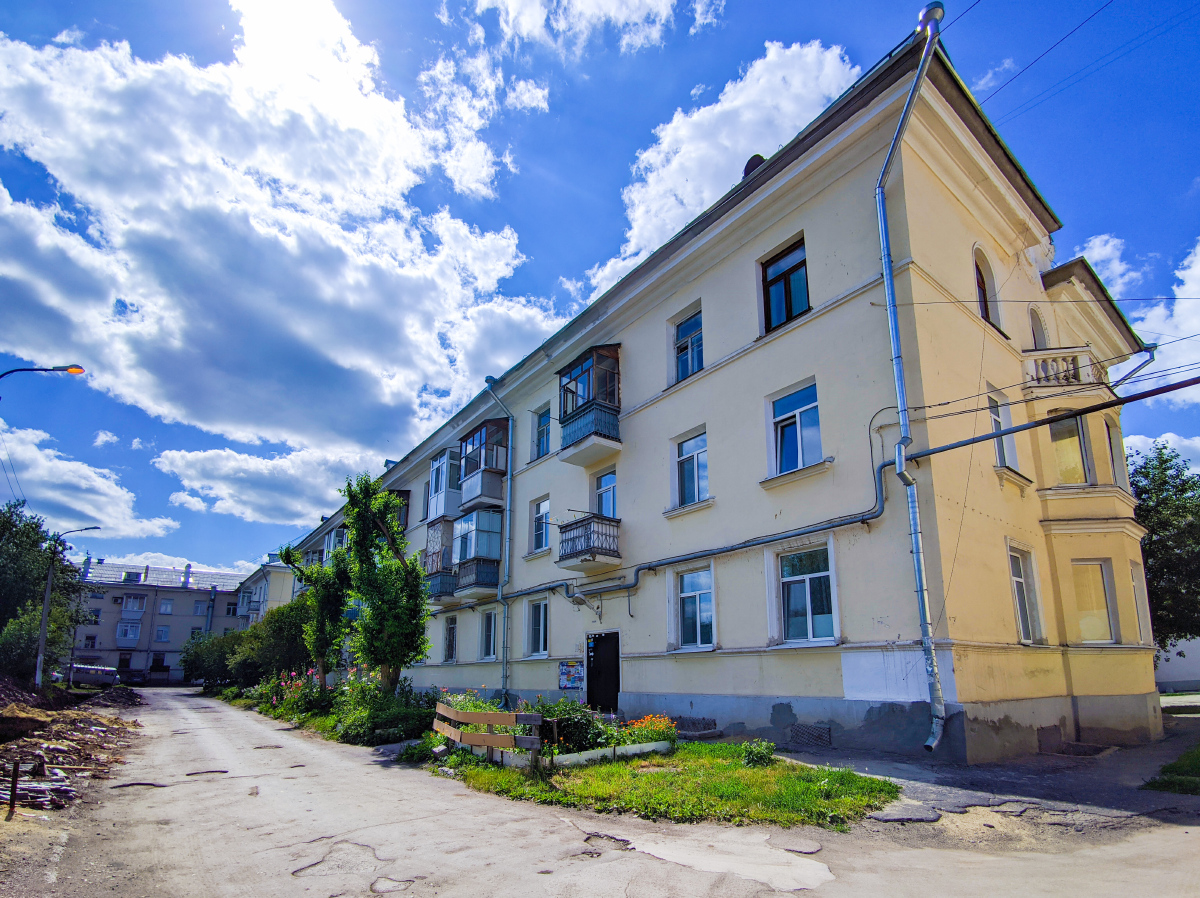 Каменск-Уральский, Стахановская улица, 4