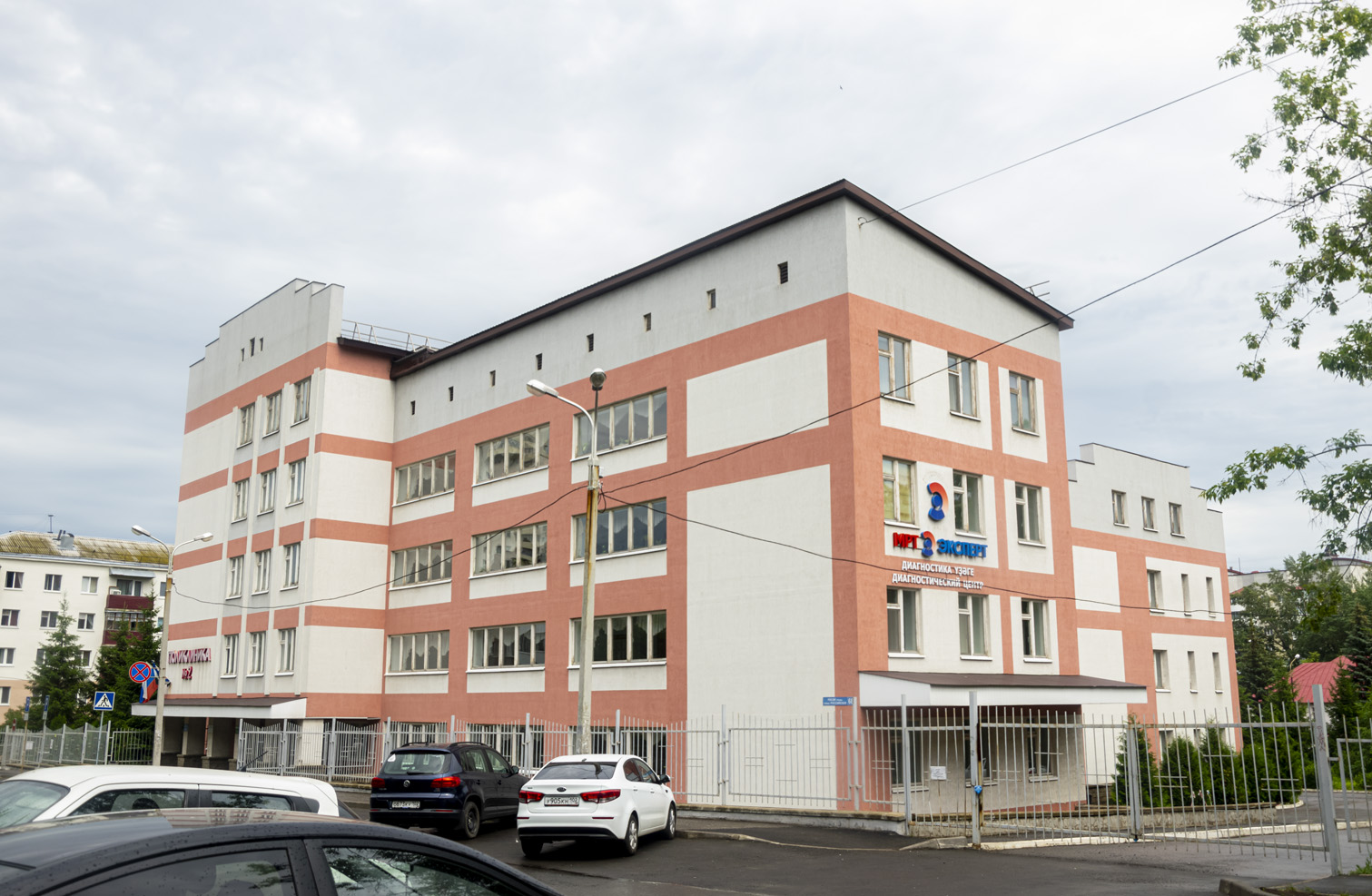 Уфа, Российская улица, 68 / Улица Ладыгина, 29