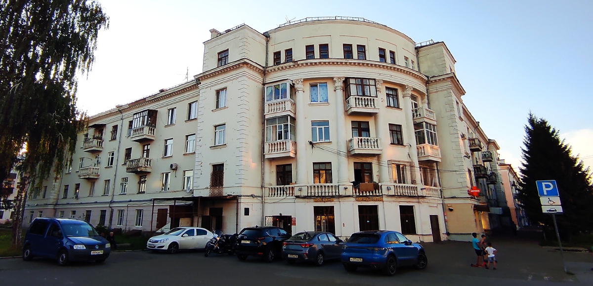 Казань, Улица Богатырёва, 2 / Улица Степана Халтурина, 5