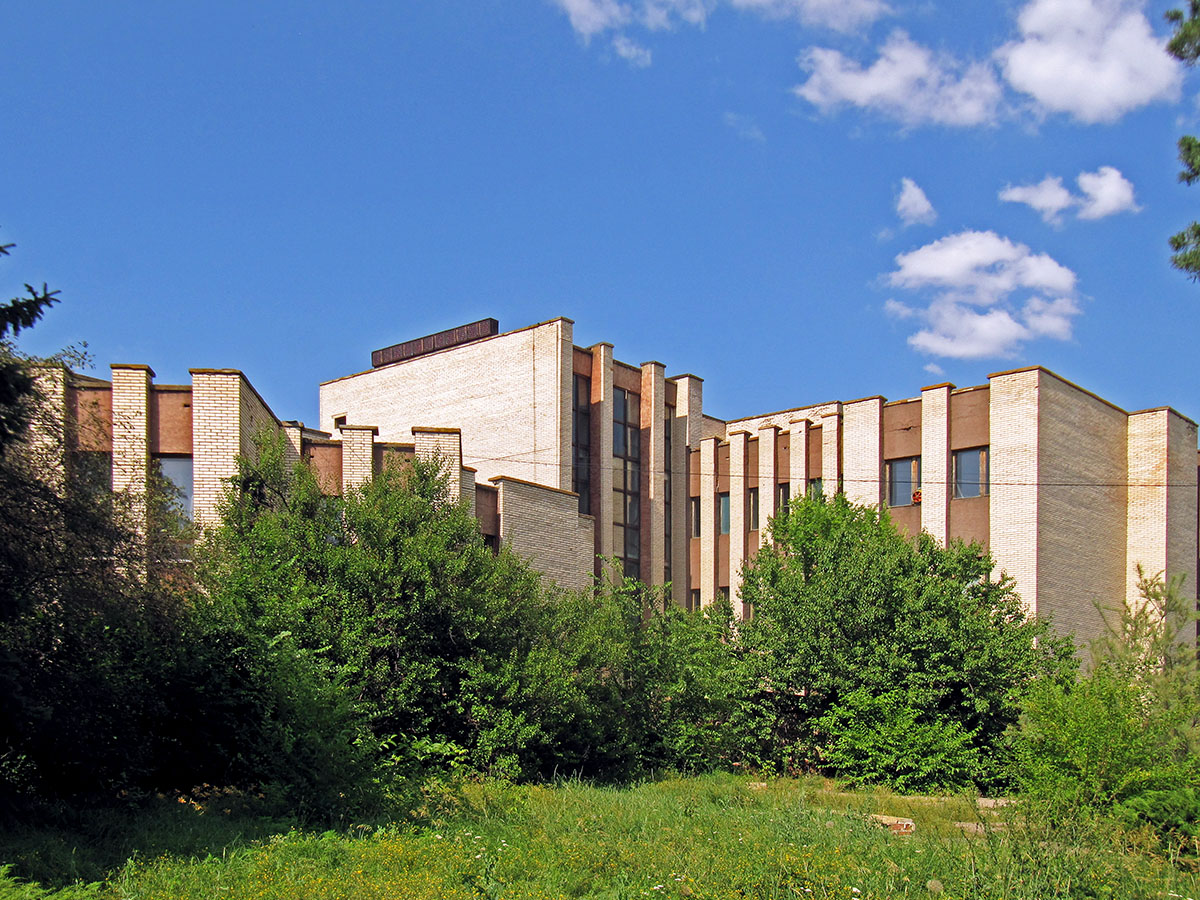 Славянск, Пушкинская улица, 1