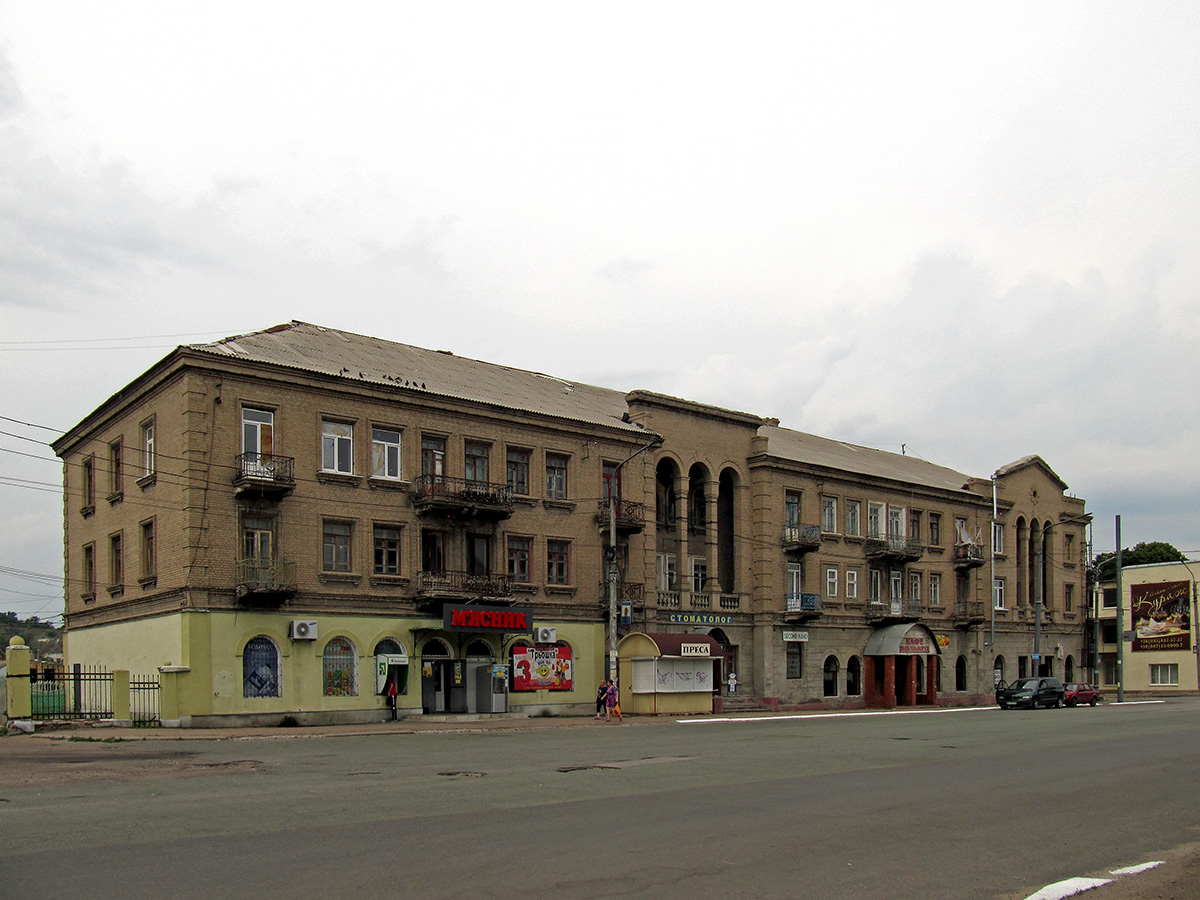 Лисичанск, Октябрьская улица, 2