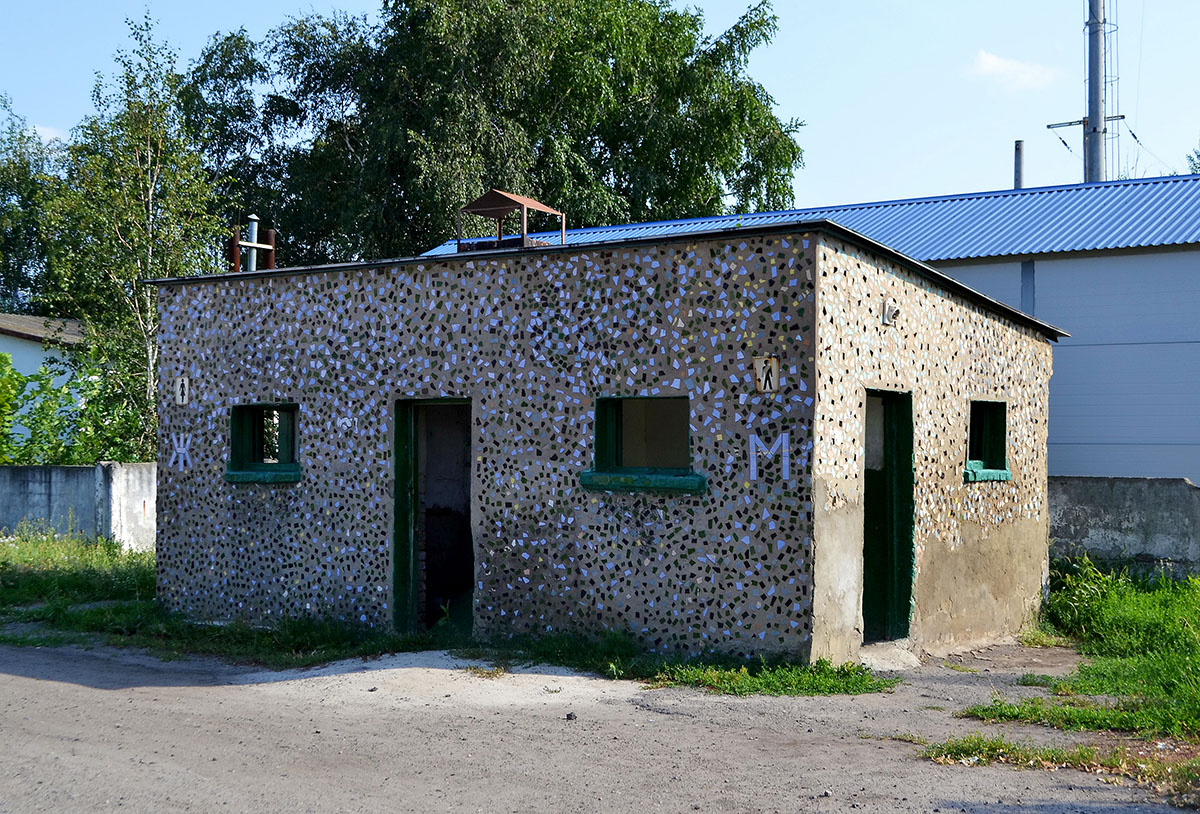 Карловка, Площадь 40 лет Победы, 2*