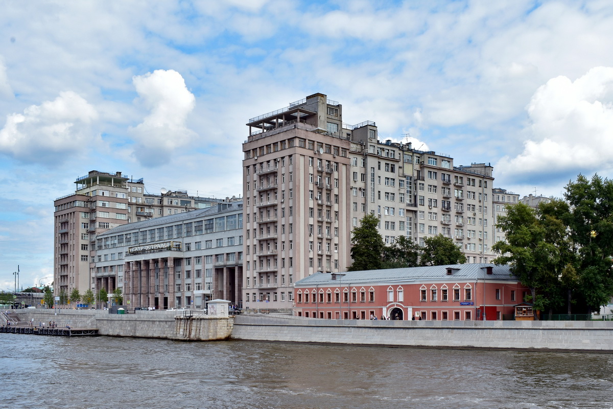 Москва, Улица Серафимовича, 2 / Берсеневская набережная, 20; Берсеневская набережная, 18-20-22 стр. 1