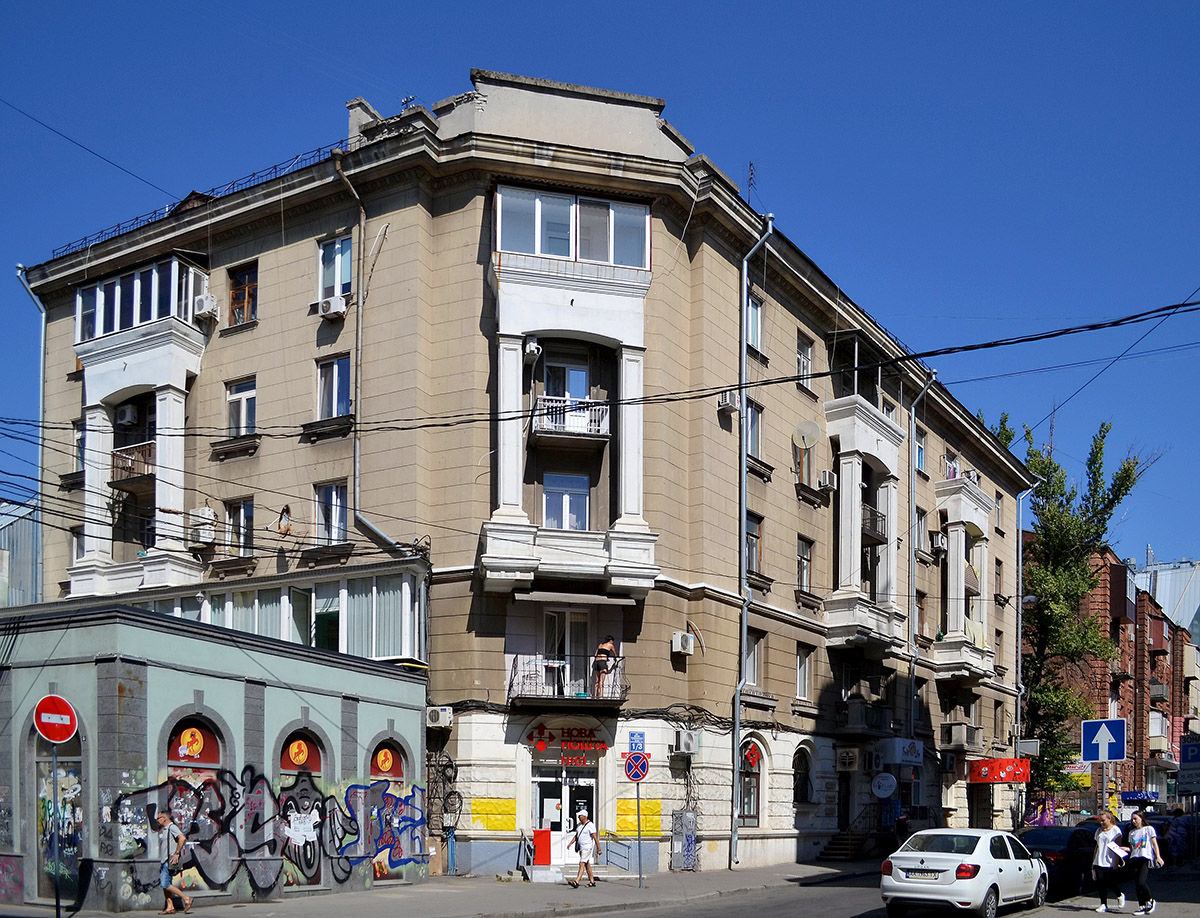 Харьков, Улица Донец-Захаржевского, 1-3