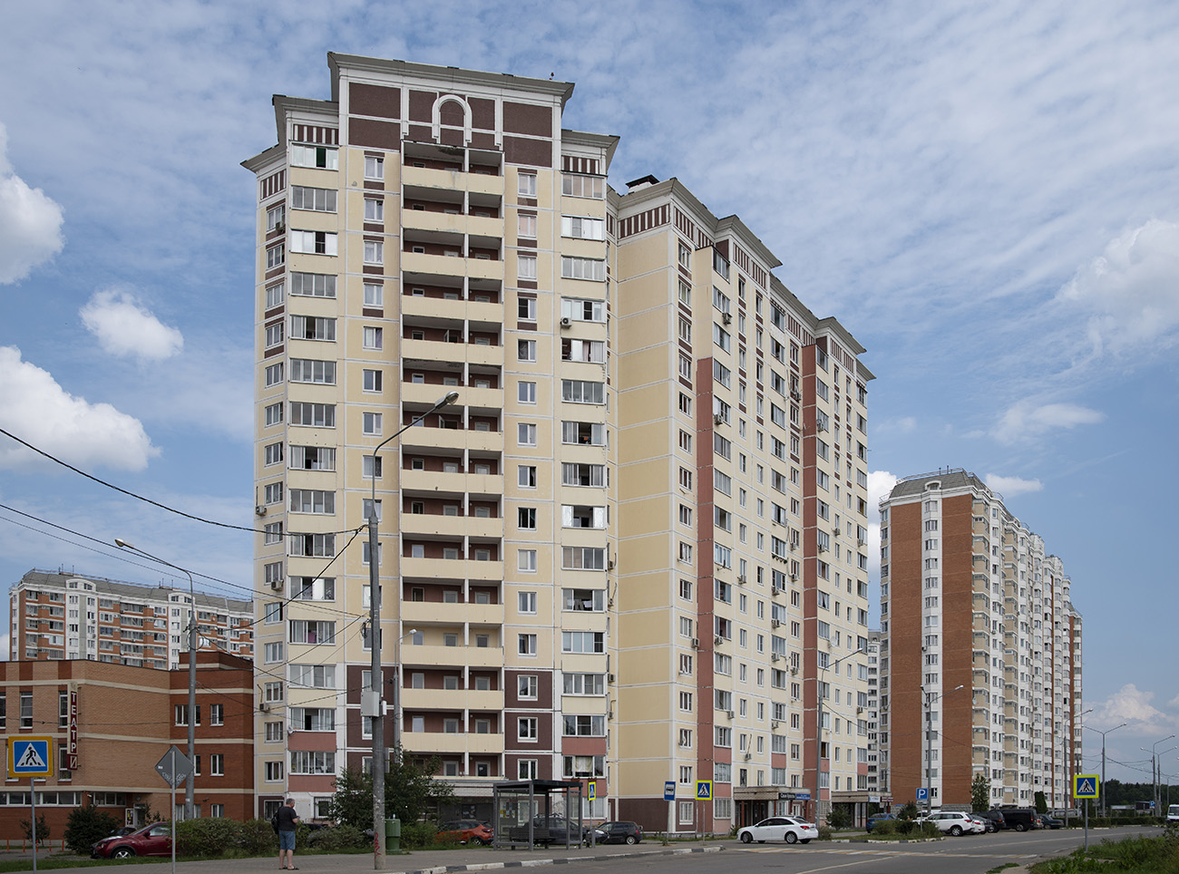 Лобня, Лобненский бульвар, 9; Физкультурная улица, 14