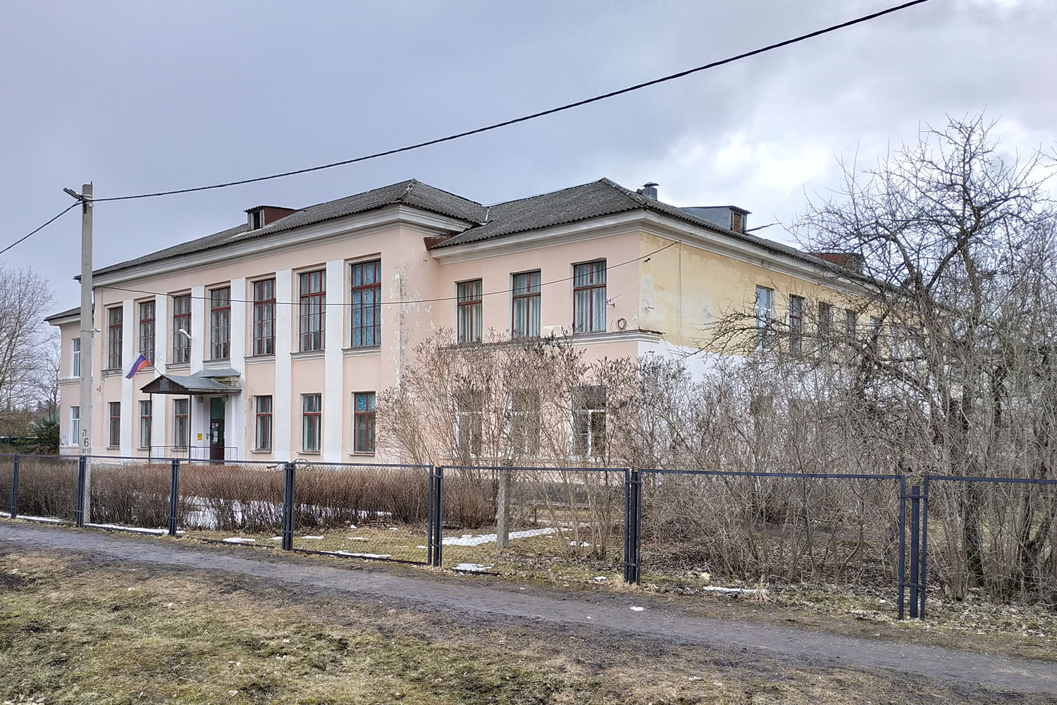 Кикерино, Театральная улица, 1
