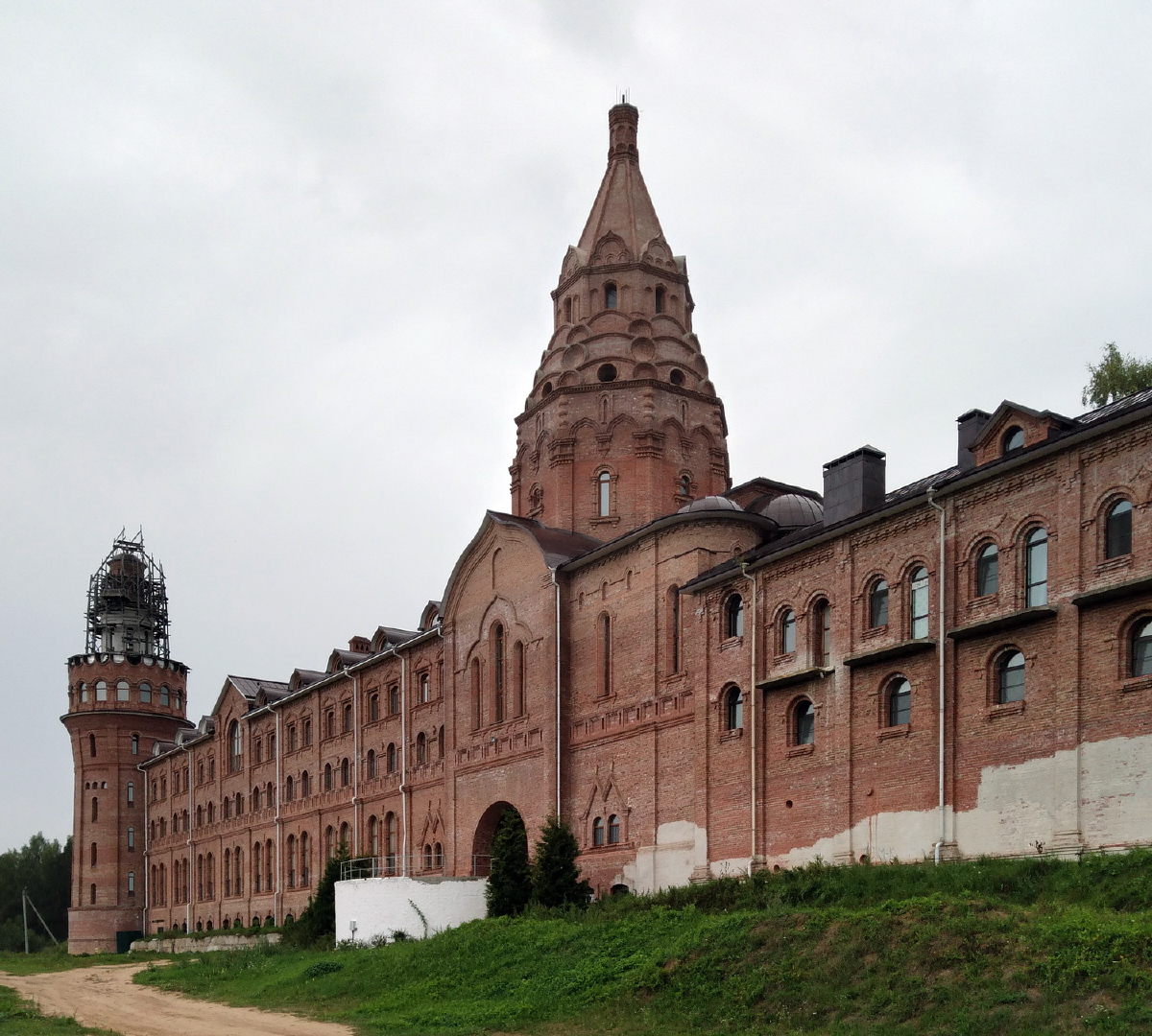 Переславский район, прочие н.п., м. Сольба, Центральная улица, 15 Смотровая башня; м. Сольба, Центральная улица, 15 Варваринский корпус