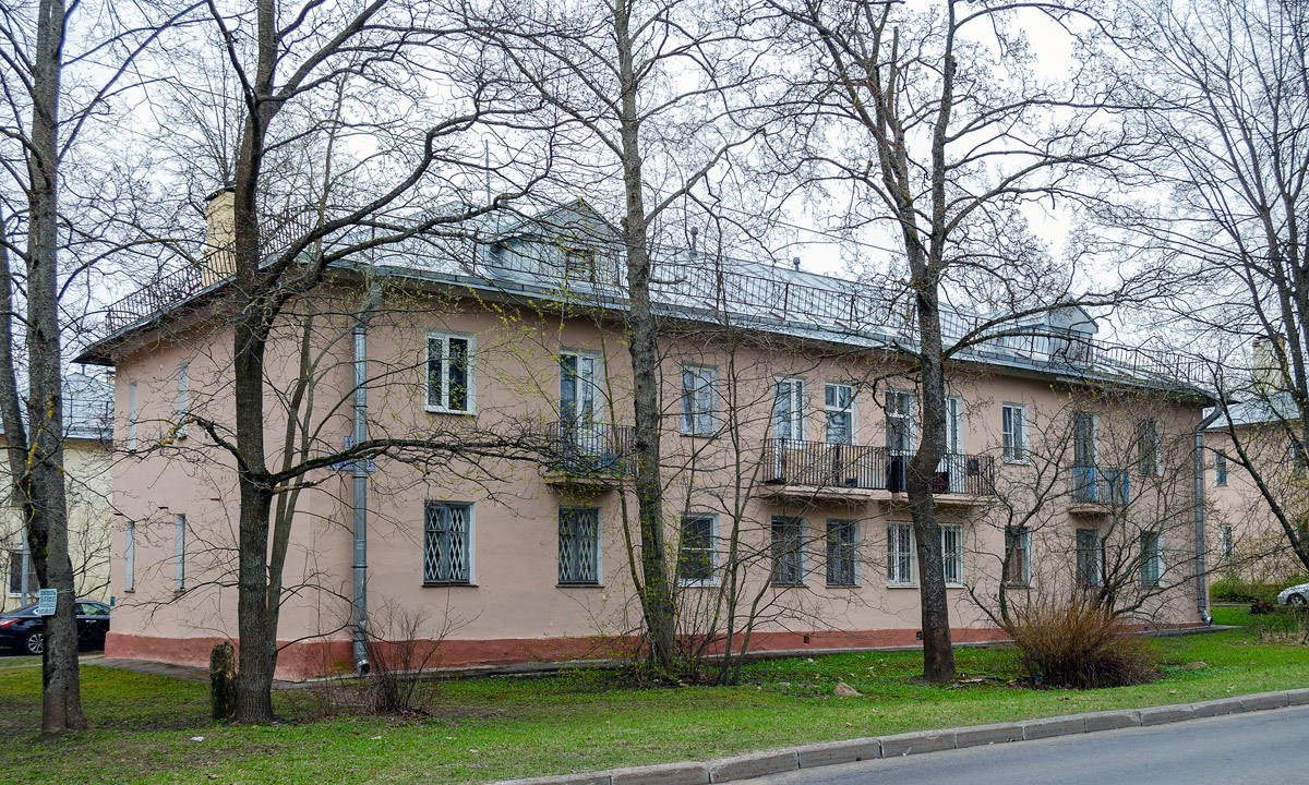 Ломоносов, Улица Ломоносова, 12